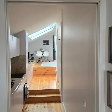 Fontainhas 1br Topfloor With Balcony Porto