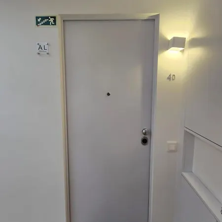 Fontainhas 1br Topfloor With Balcony * Porto